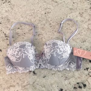 NEW! W/ Tags designer AJOUR lace bra. 32A.